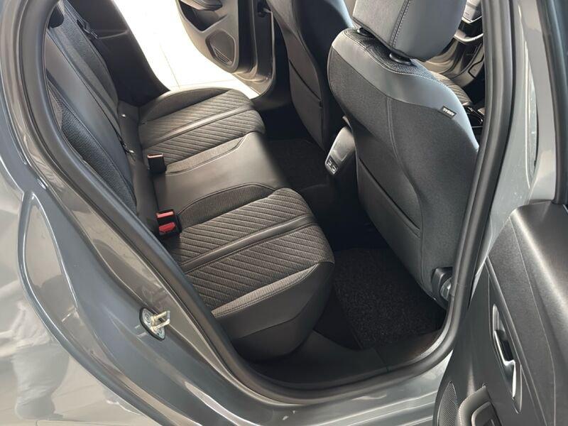 Peugeot 208 Allure Hybrid 100 e-DCS6 auto