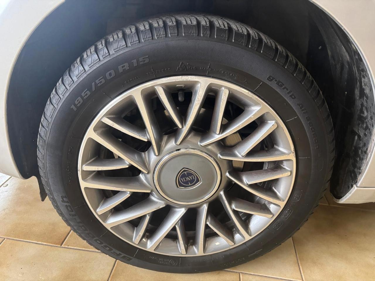 LANCIA YPSILON ANNO 2015 DS 1.3 MULTIJET ADATTA NEOPATENTATI KM 160 MILA