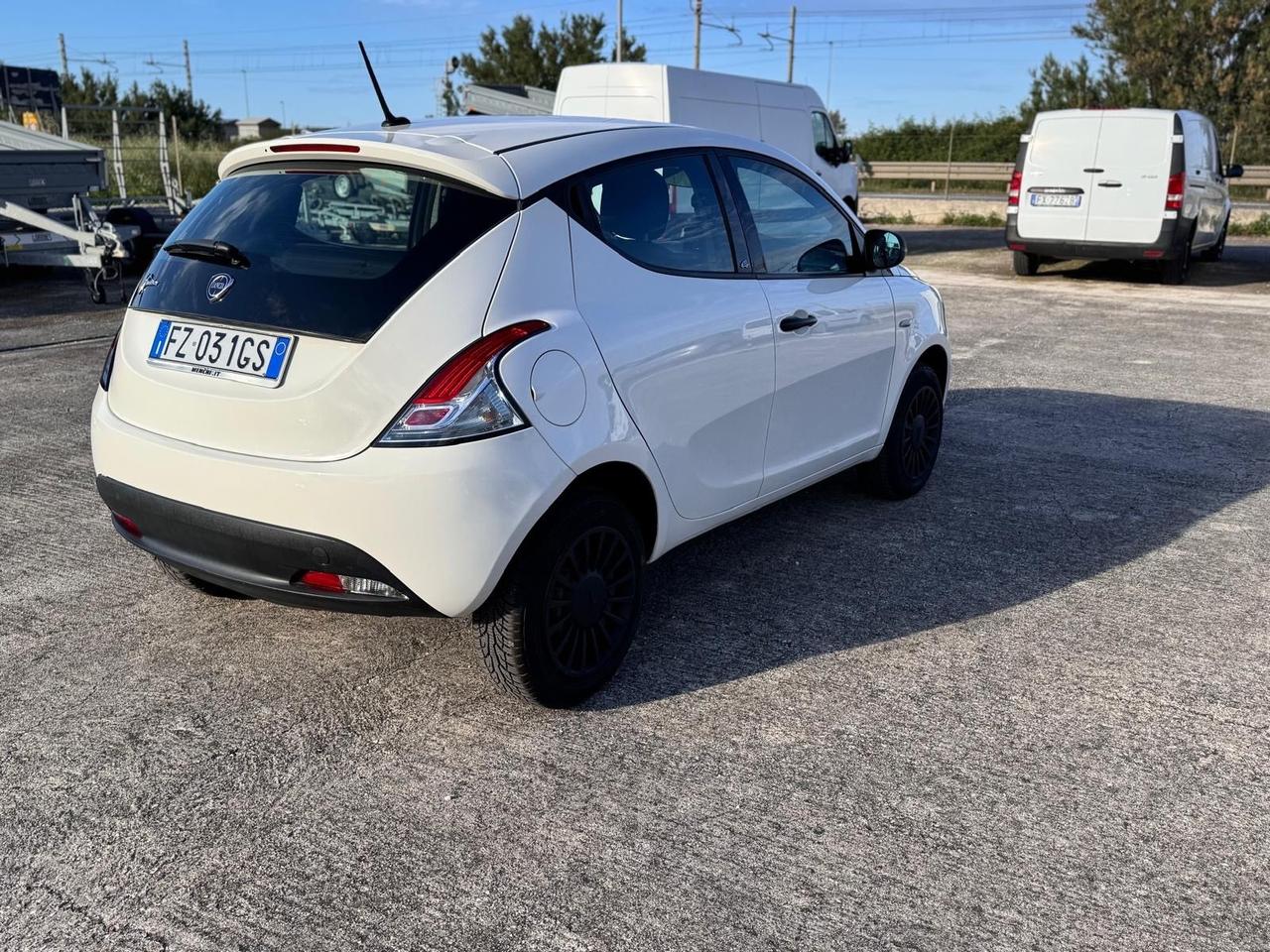 Lancia Ypsilon 0.9 TwinAir 5 porte Metano Ecochic Elefantino Blu