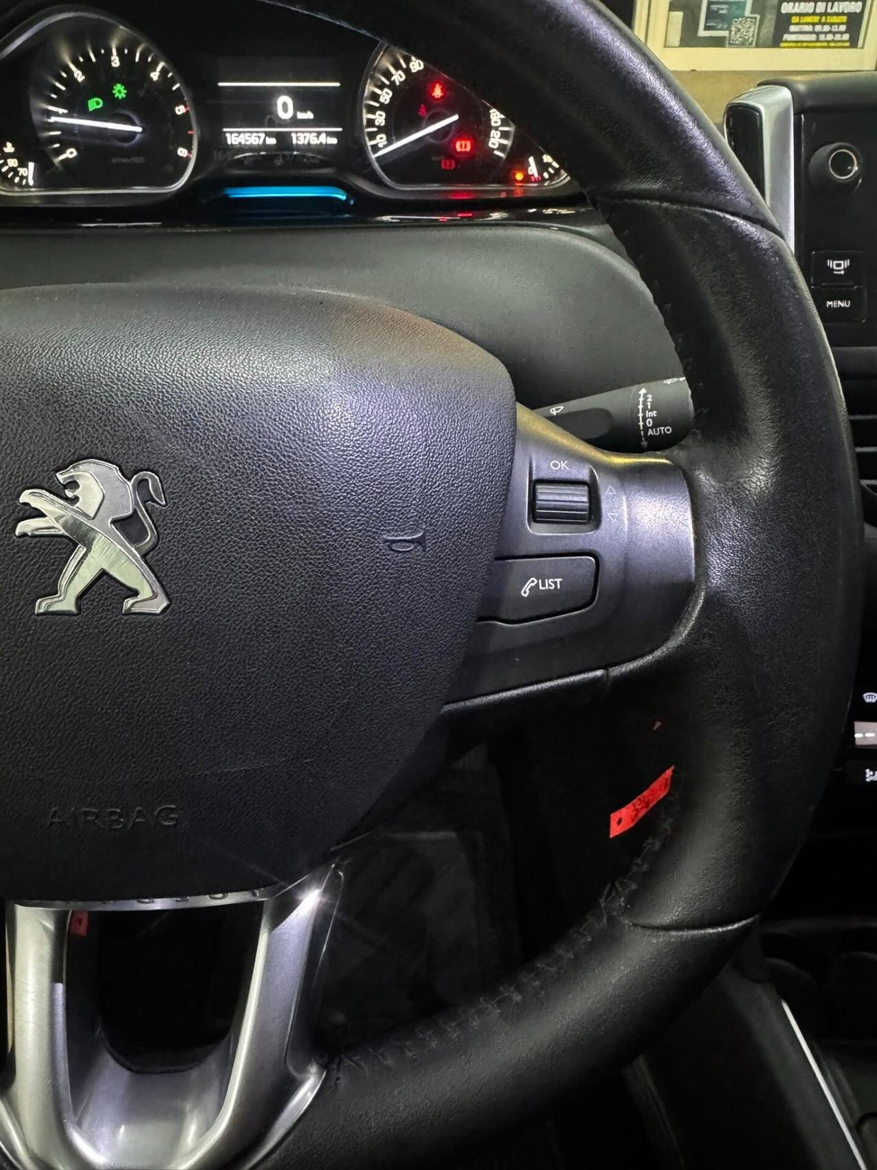 Peugeot 208 1.4 HDi 68 CV 5 porte Allure