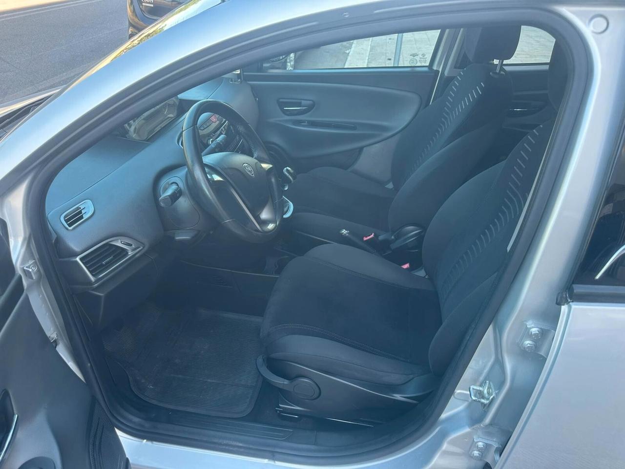 Lancia Ypsilon 1.2 69 CV Silver GPL