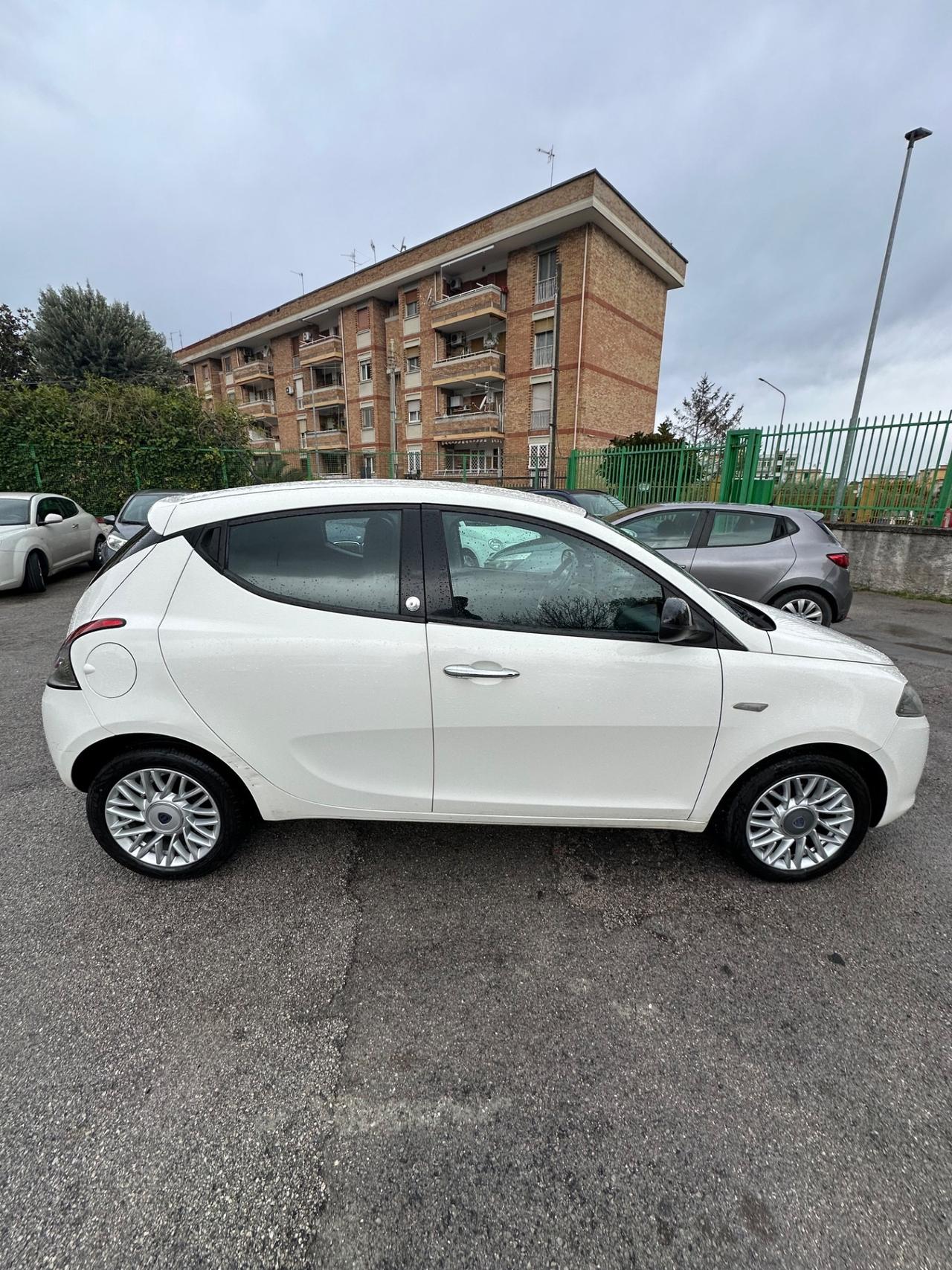 Lancia Ypsilon 1.2 69 CV 5 porte GPL Ecochic Platinum