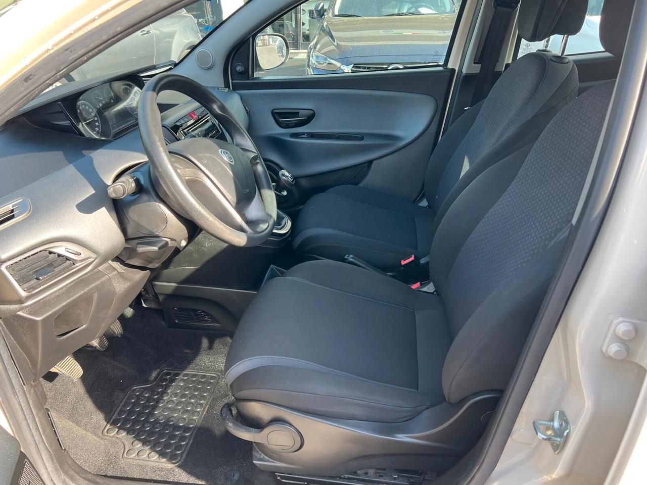 Lancia Ypsilon 2015 1.2 8v Platinum 69cv E6*ok neopatentati*