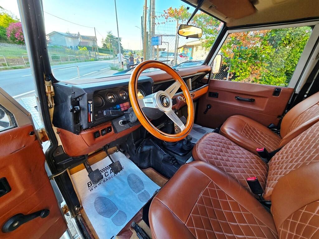 Land Rover Defender 90 TDI 200 RESTAURATA!