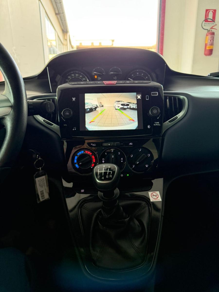 LANCIA - Ypsilon - 1.0 FireFly 5p.S&S Hyb. Platino