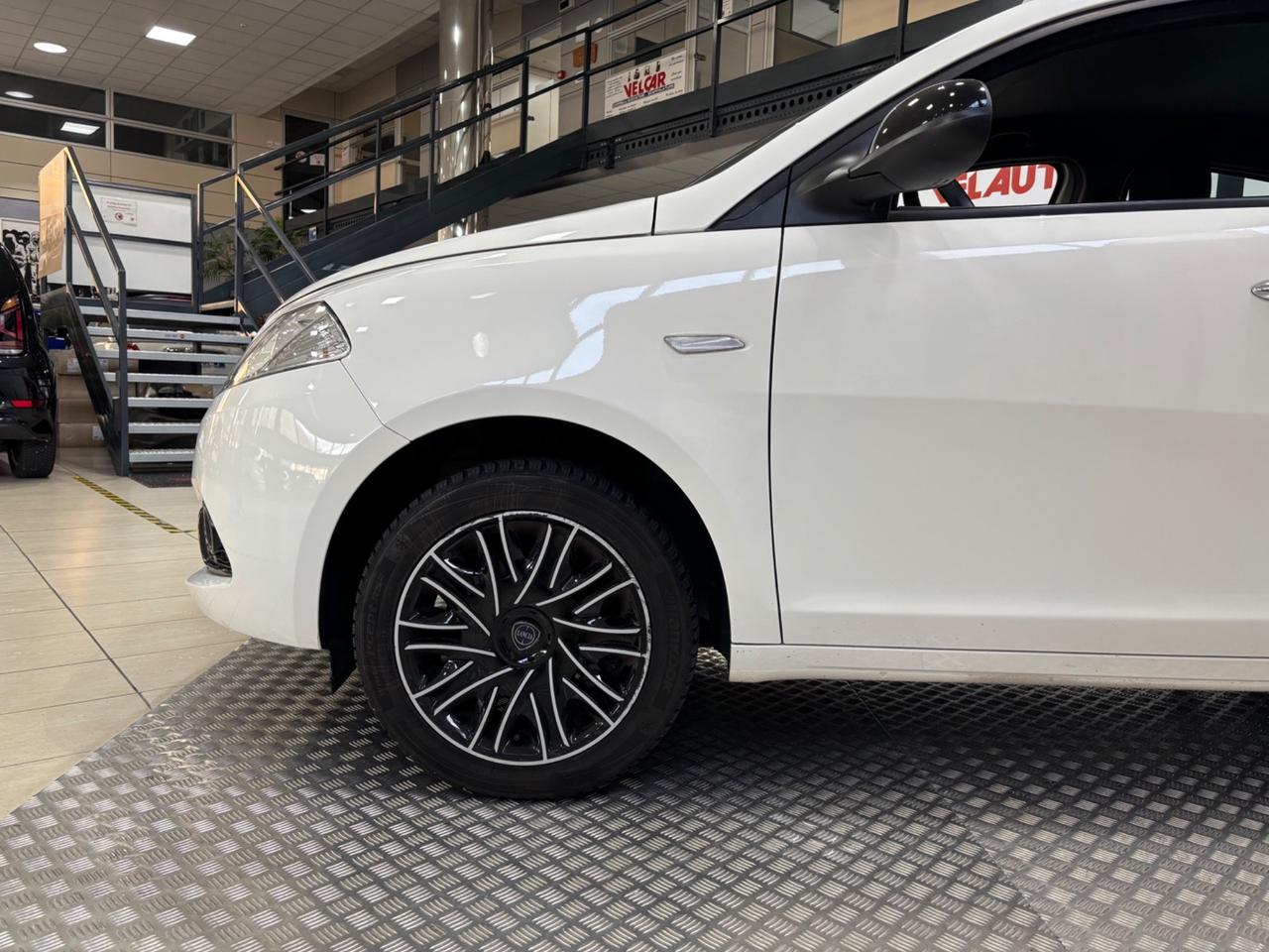 Lancia Ypsilon 1.2 69 CV 5 porte S&S Gold