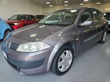 Renault Megane Megane II 2002 4p 1.4 16v Confort Authentique 98cv