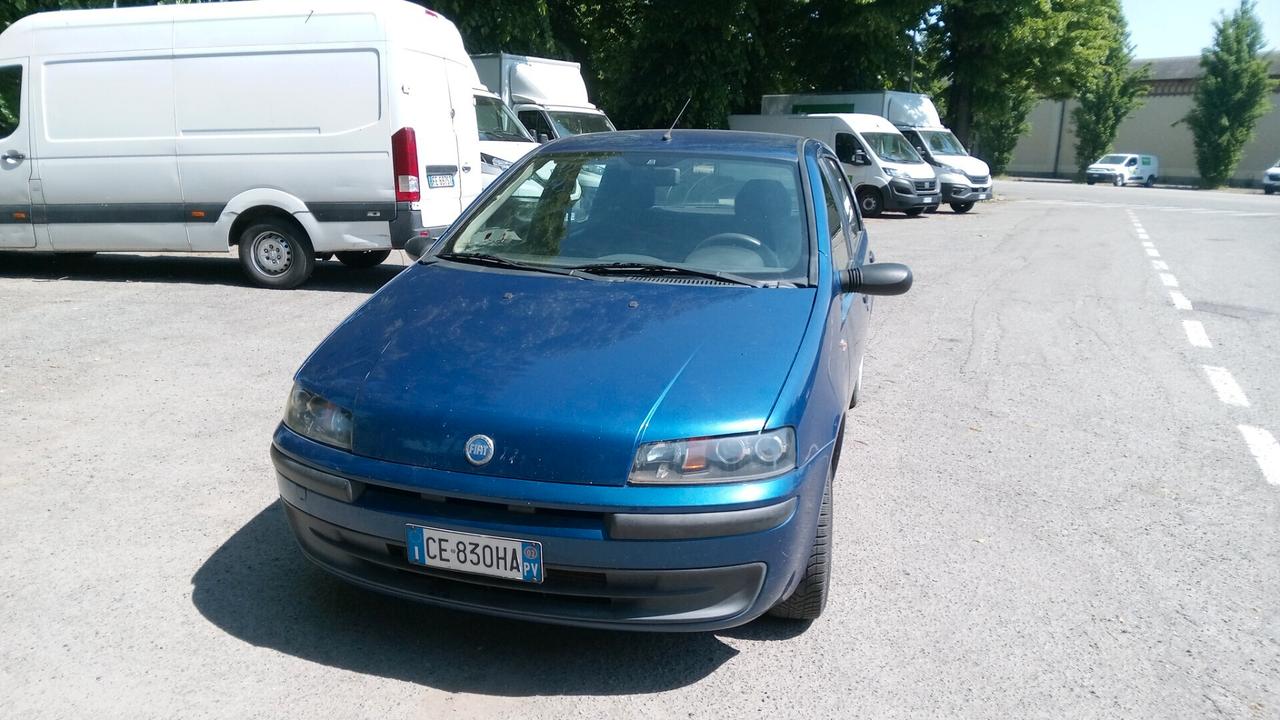 Fiat Punto 1.2i 5 porte clima neopatentati