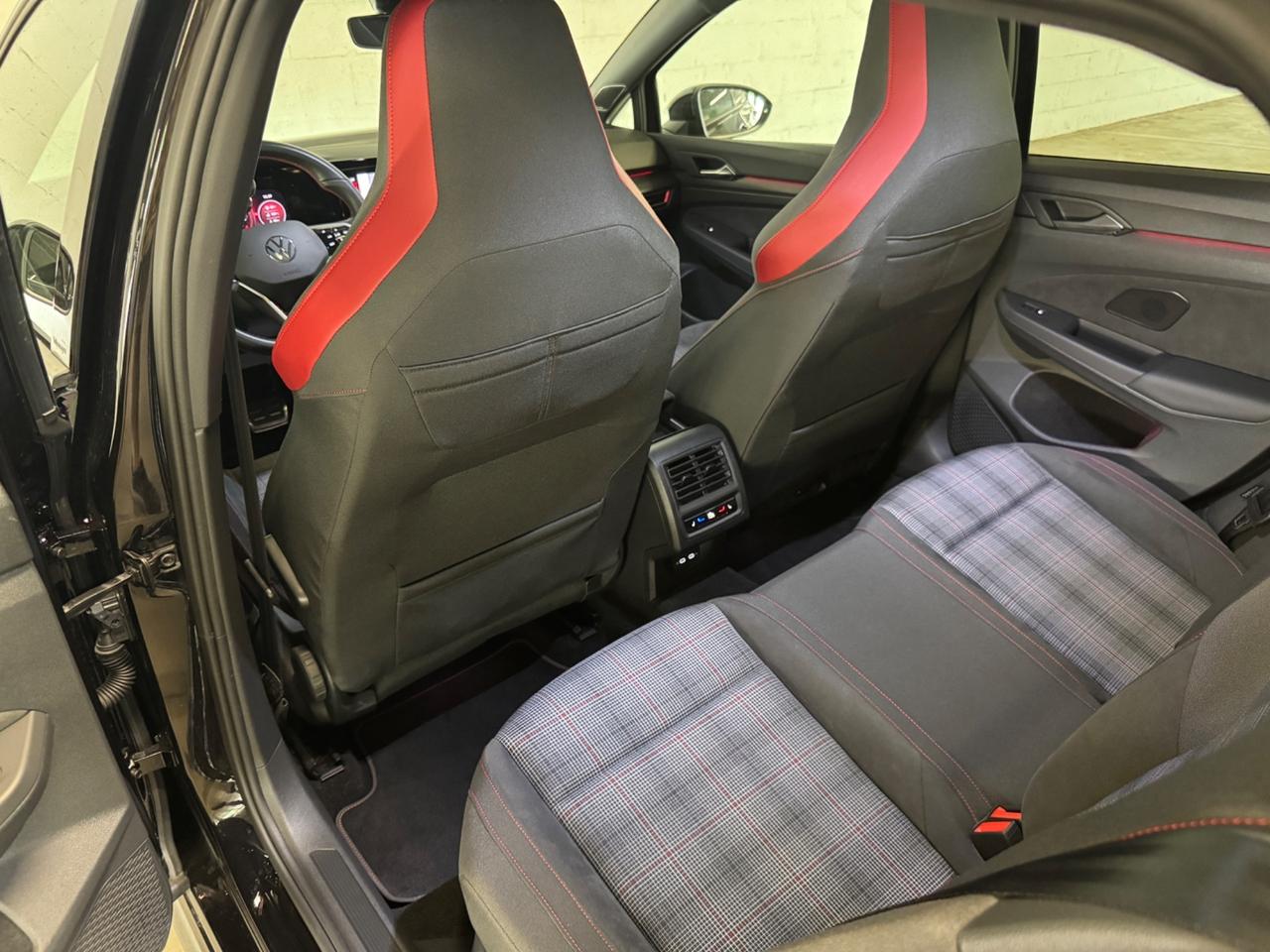 Volkswagen Golf GTI 2.0 TSI DSG PANO/DCC/MATRIX