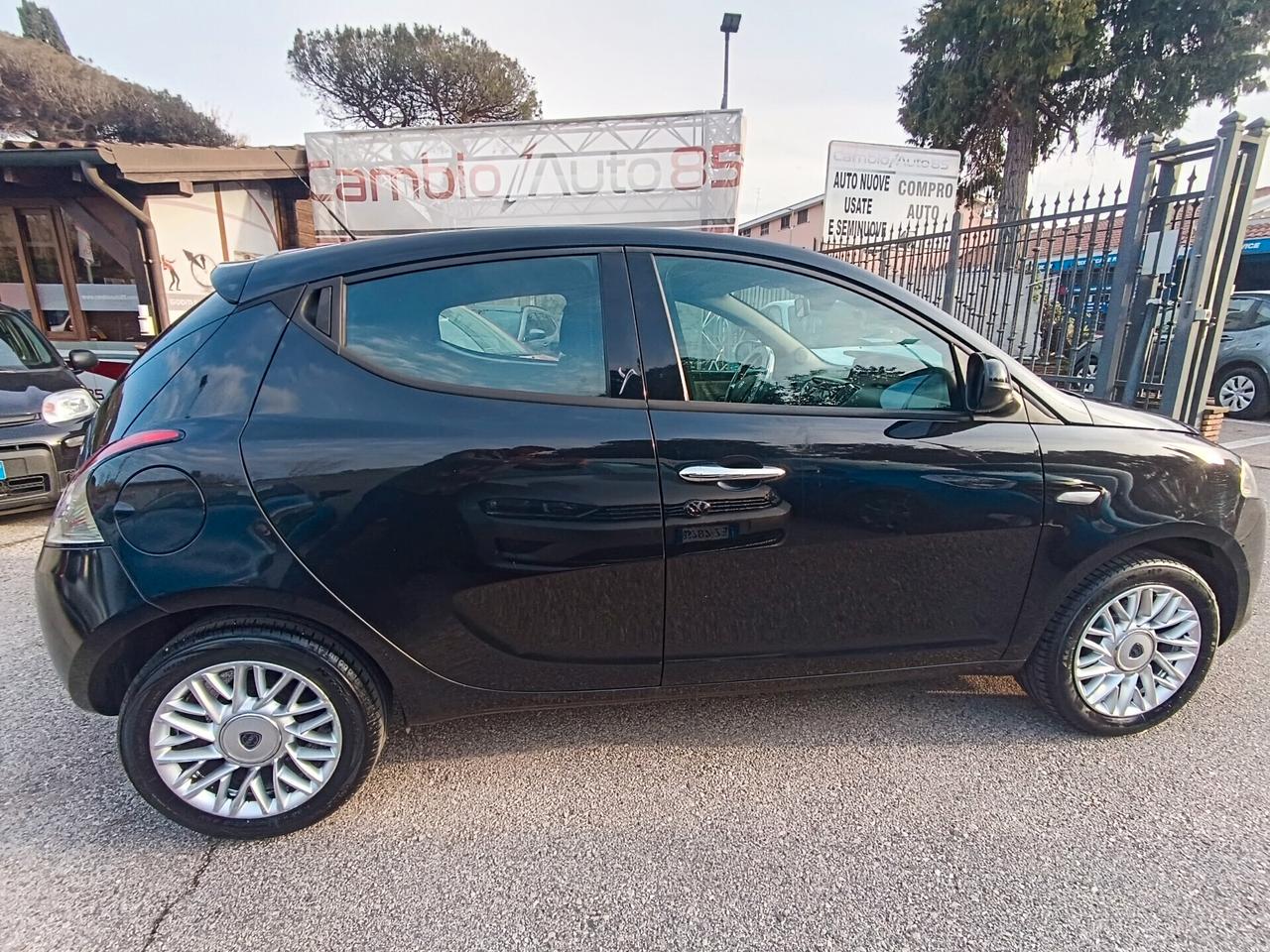 Lancia Ypsilon 1.2 69 CV 5 porte Platinum