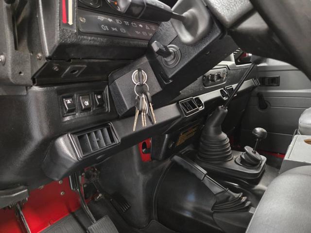 LAND ROVER Defender 90 TDI 300 ARIA CONDIZIONATA 7 POSTI