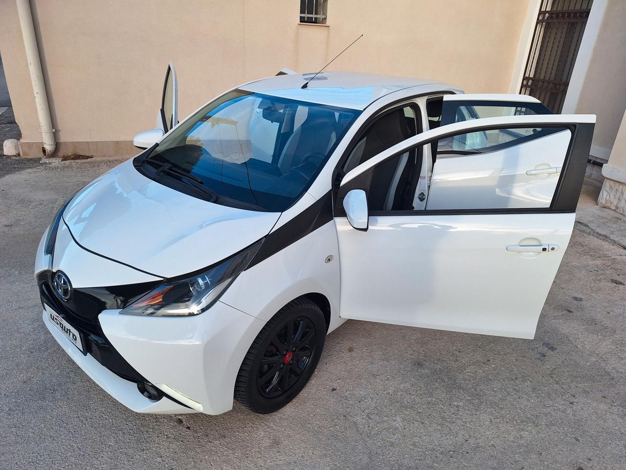 Toyota Aygo 1.0 5 porte x-play PERFETTA FULL