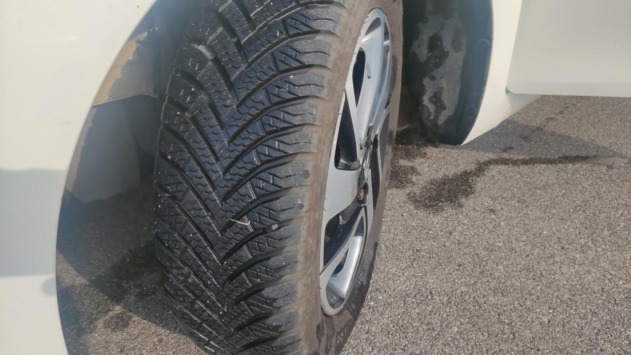 Peugeot 108 1.2 Benzina 5 porte TETO APRIBILE NEOPATENTATI - 2014