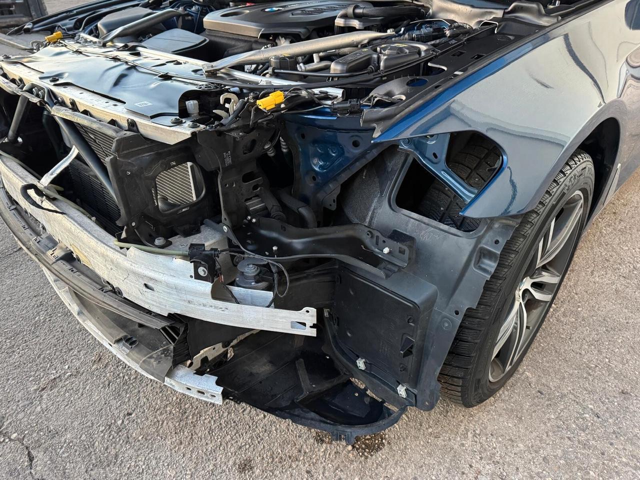 BMW 520 d Touring mhev 48V xdrive Luxury FURTO PARZIALE