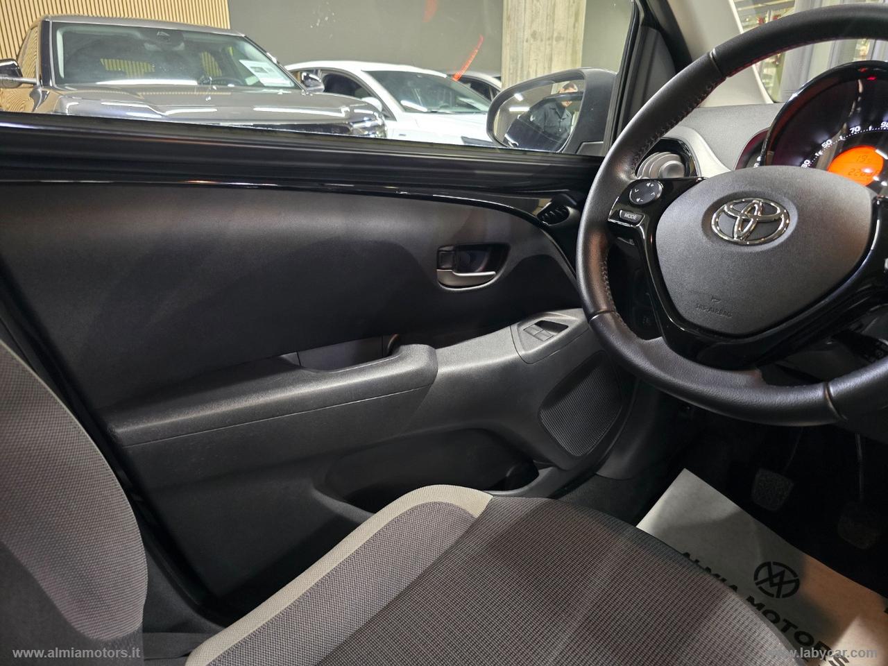TOYOTA Aygo Connect 1.0 VVT-i 72 CV 5p. x-play