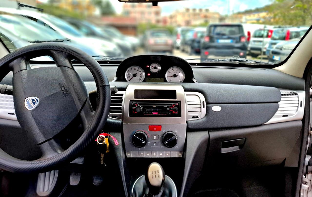 Lancia Ypsilon 1.3 MJT 75 CV Oro