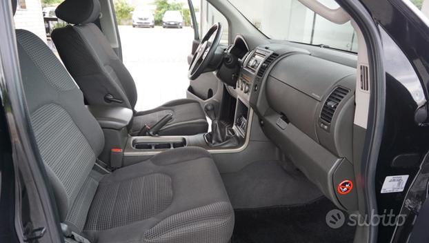 NISSAN Pathfinder 2.5 dCi LE