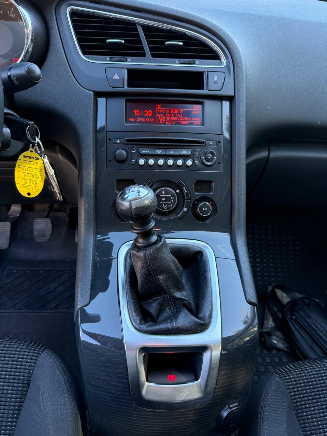 Peugeot 5008 1.6 HDi 115CV Allure