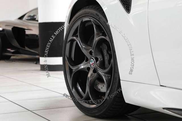 Alfa Romeo Giulia QUADRIFOGLIO|SPECIAL PAINT|HARMAN/KARDON|19''|