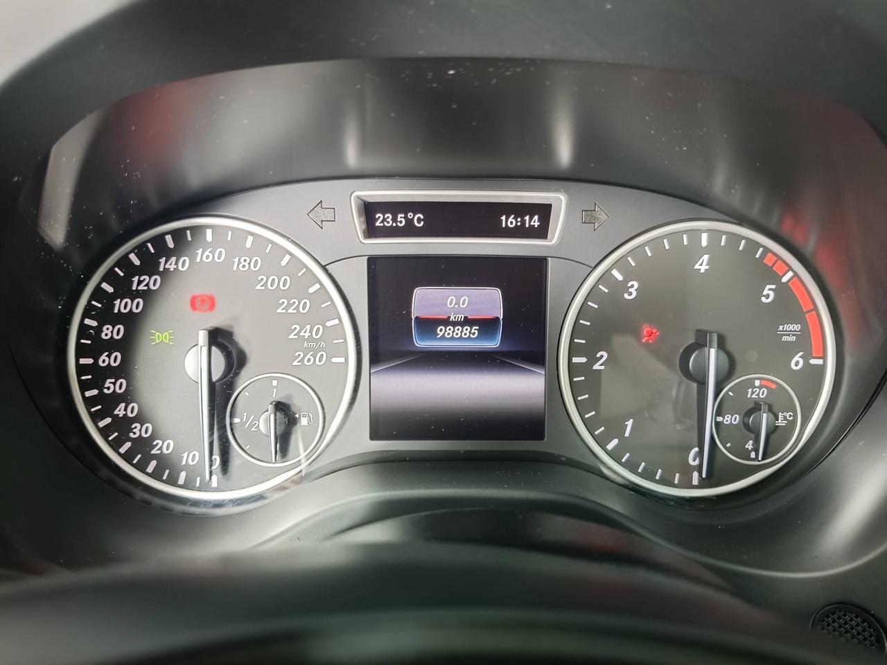 Mercedes-Benz GLA-X156 2014 - GLA 180 d (cdi) Executive
