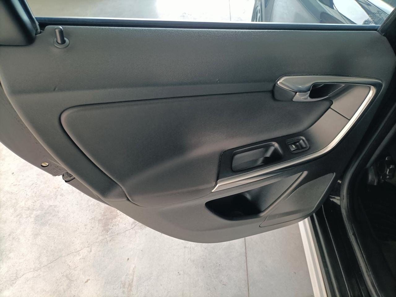 Volvo XC 60 D4 AWD CV 163 Geartronic Summum 06/2012