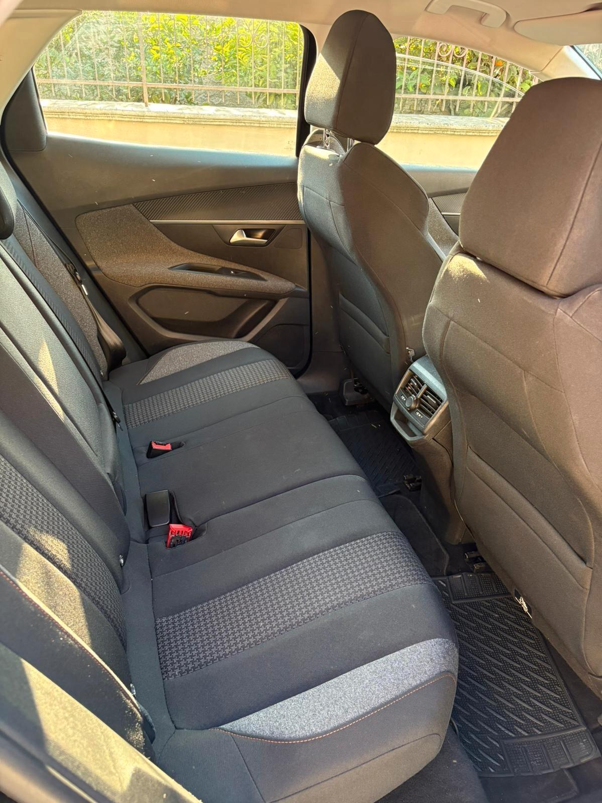 Peugeot 3008 BlueHDi 130 S&S Business