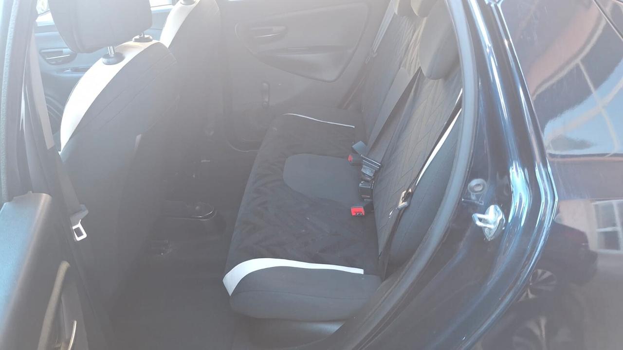Lancia Ypsilon 1.2 69 CV 5 porte Gold