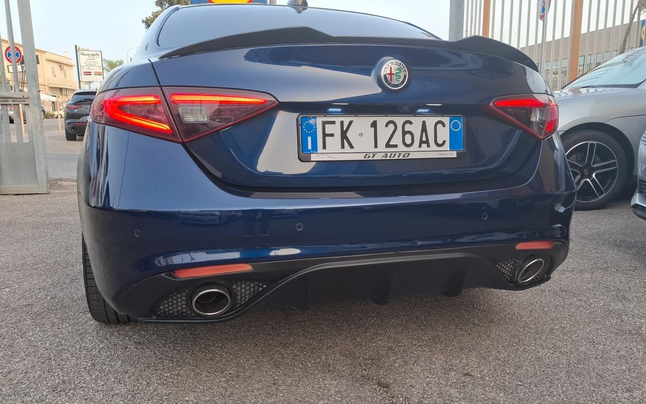 Alfa Romeo Giulia 2.2 allestimento " COMPETIZIONE "
