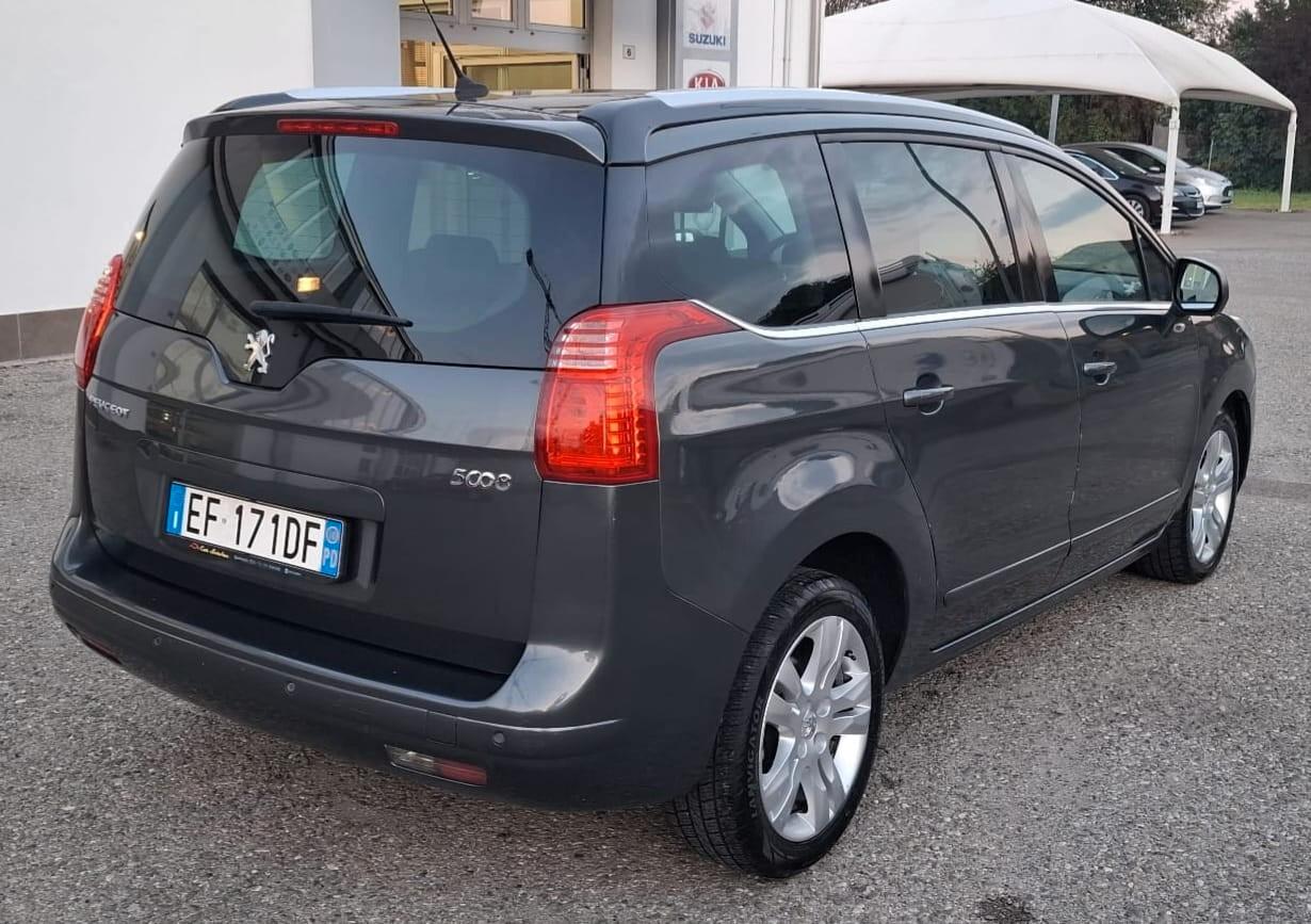 Peugeot 5008 1.6 HDi 112CV cambio robotizzato Tecno