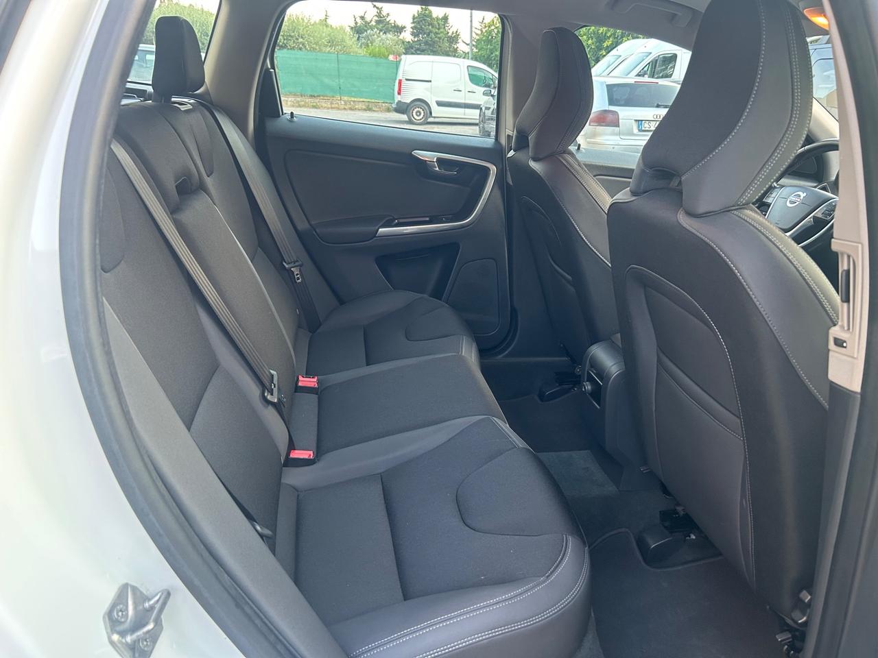 Volvo XC60 D4 Geartronic R-design Momentum