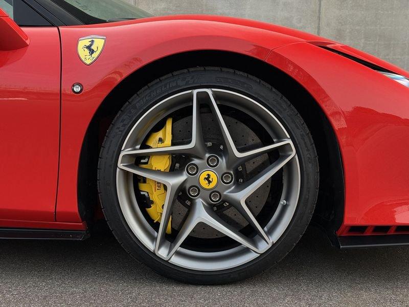 Ferrari F8 Tributo F8 Tributo - sollevatore - volante Led