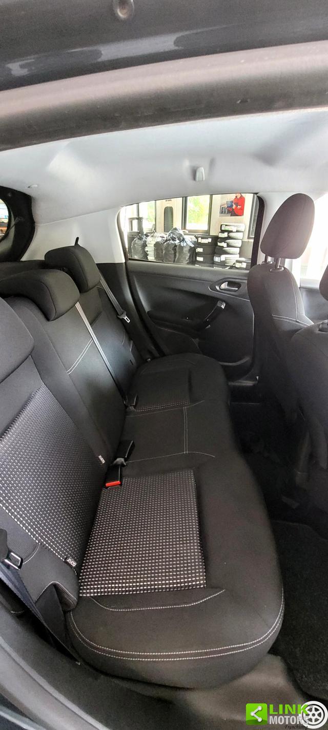 PEUGEOT 208 allure