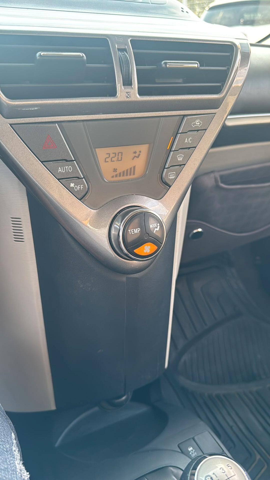 Toyota iQ 1.0 Sol