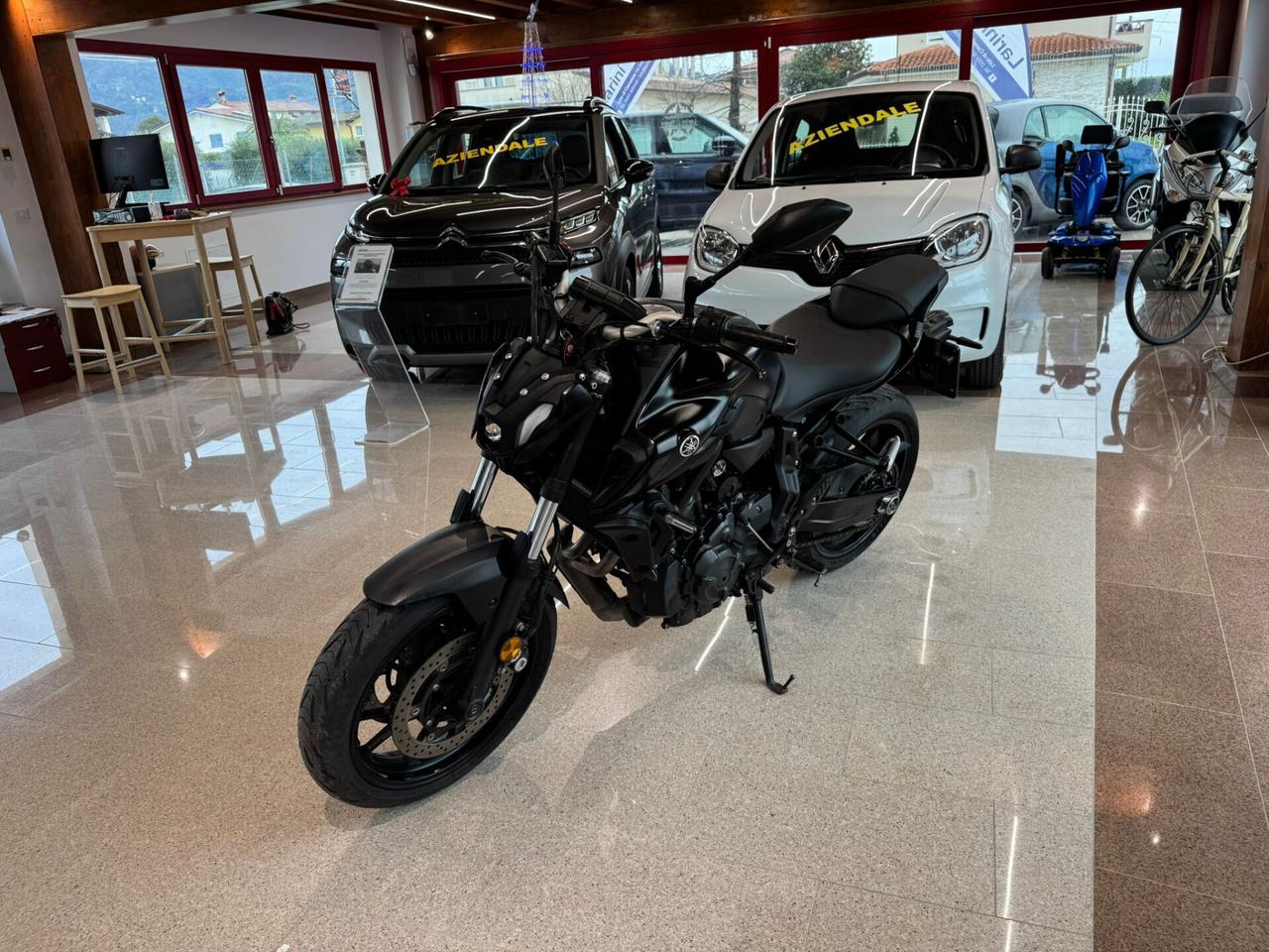 YAMAHA MT07 KM: 4.800