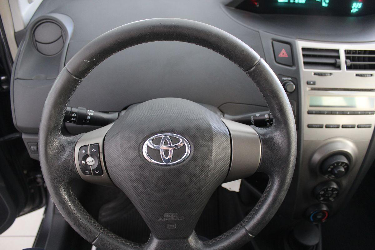 TOYOTA - Yaris - 1.0 5p. Now