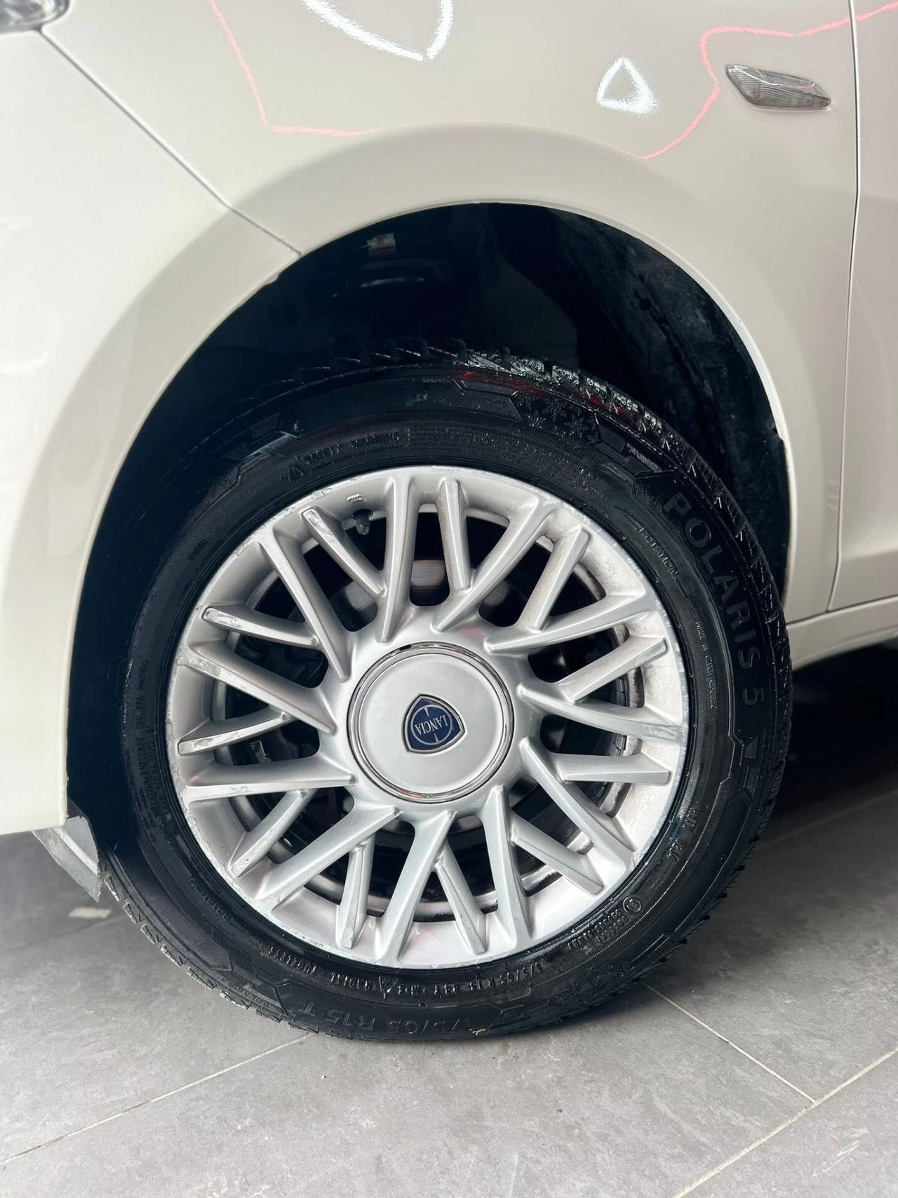 Lancia Ypsilon 0.9 TwinAir 85cv Ecochic Gold 2014