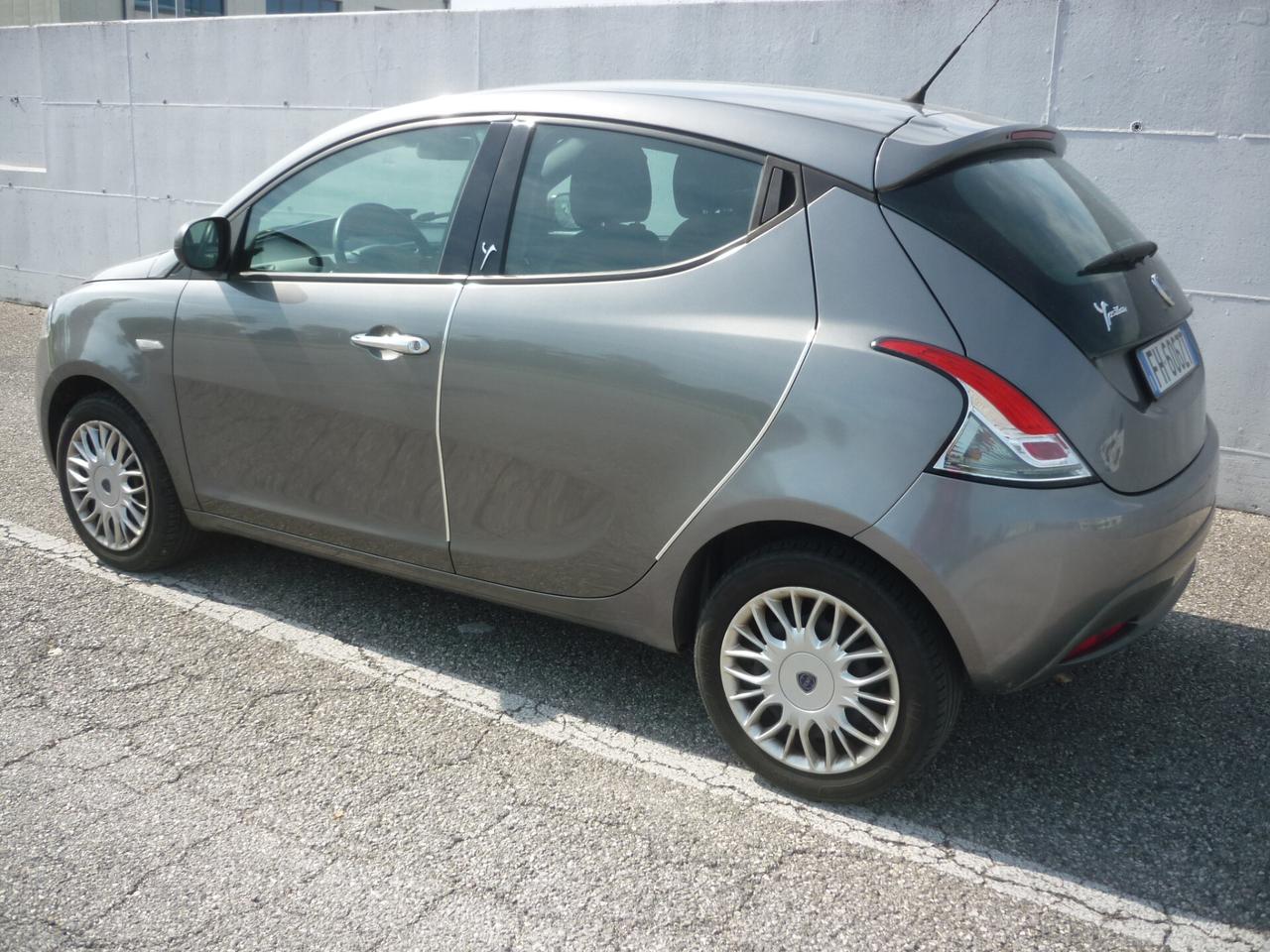 Lancia Ypsilon 1.2 69 CV 5 porte Silver
