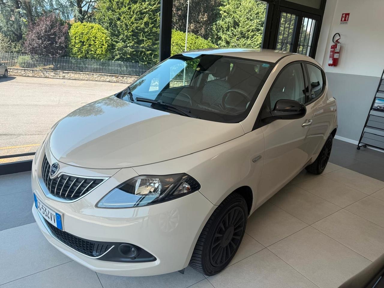 Lancia Ypsilon 1.0 FireFly 5 porte S&S Hybrid Ecochic Silver