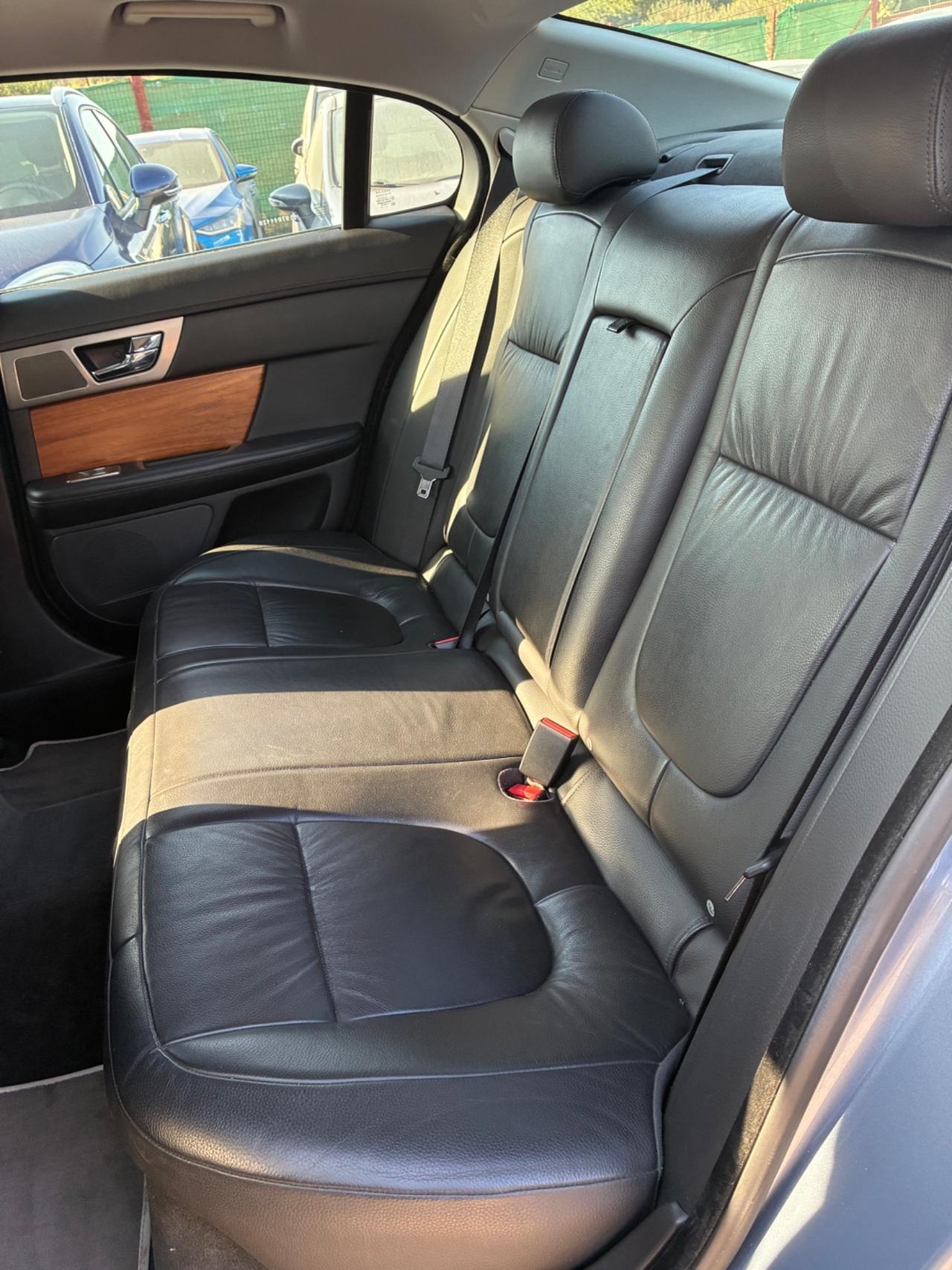 Jaguar XF 2.7D V6 Premium Luxury