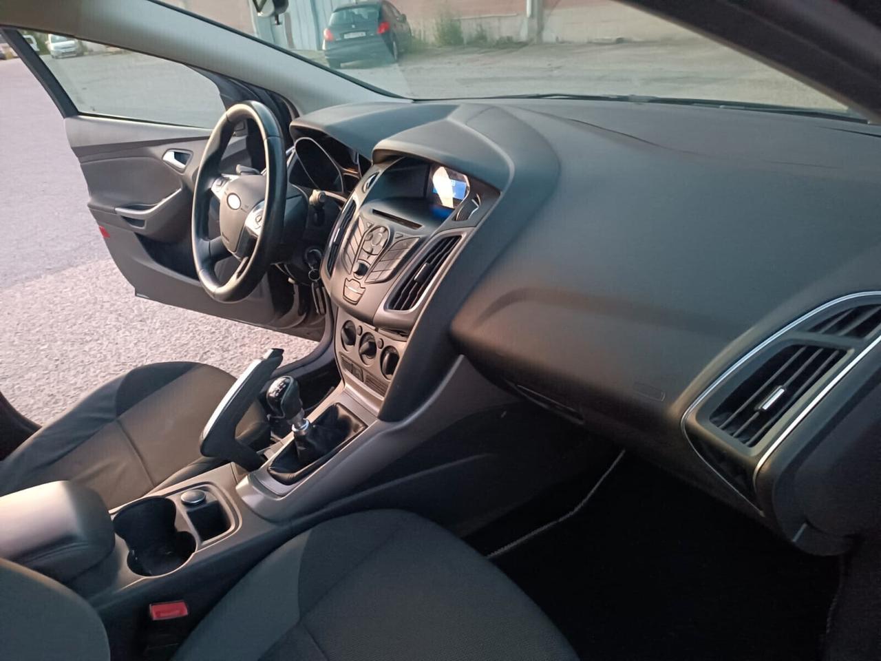 Ford Focus SW 2012---1.6 Diesel