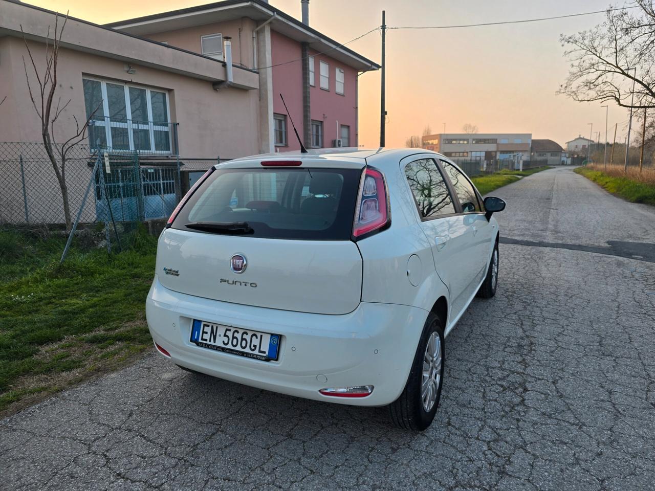 Fiat Punto 1.4 Natural Powver- Con GARANZIA - NEOPATENTATI