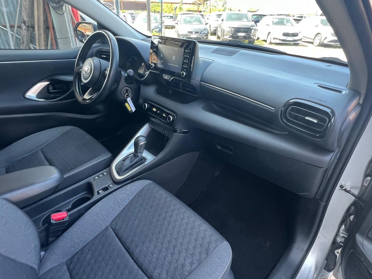 Toyota Yaris 1.5 Hybrid 5 porte Business FINANZIABILE