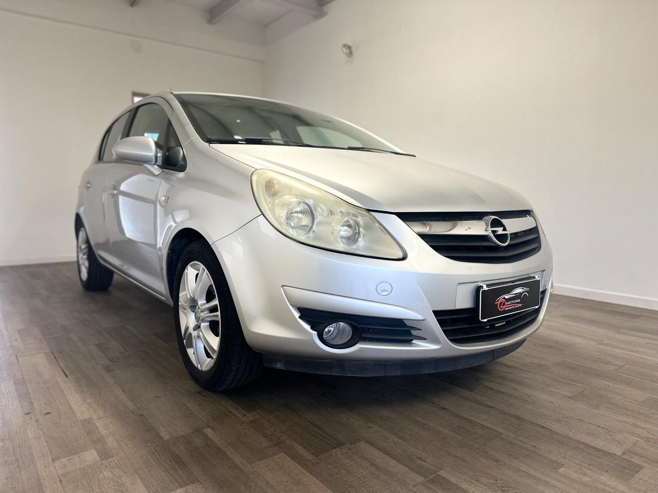 Opel Corsa 1.2 5 porte Cosmo NEOPATENTATI