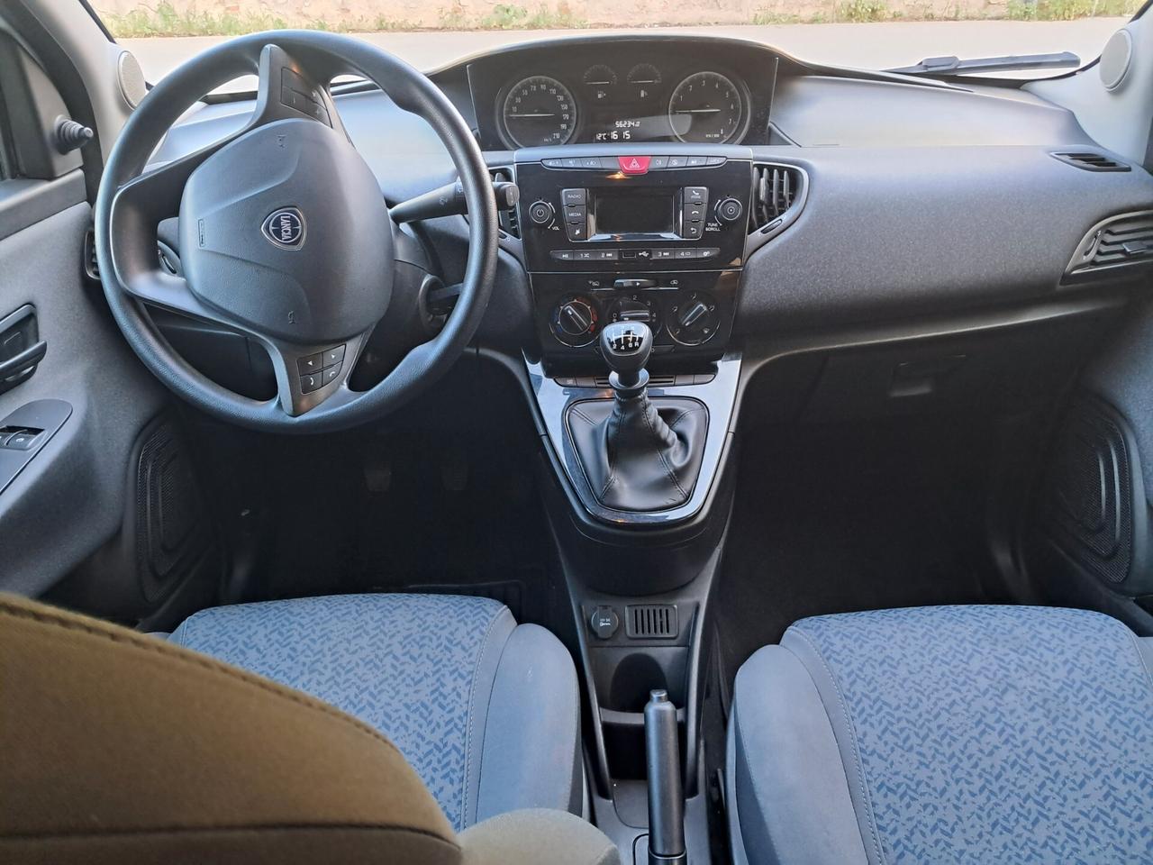 Lancia Ypsilon 1.0 FireFly 5 porte S&S Hybrid Ecochic Silver