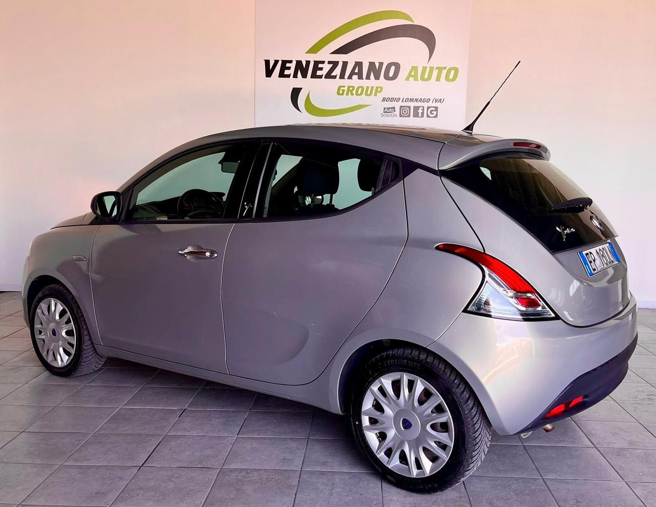 Lancia Ypsilon 1.2 69 CV 5 porte S&S Platinum