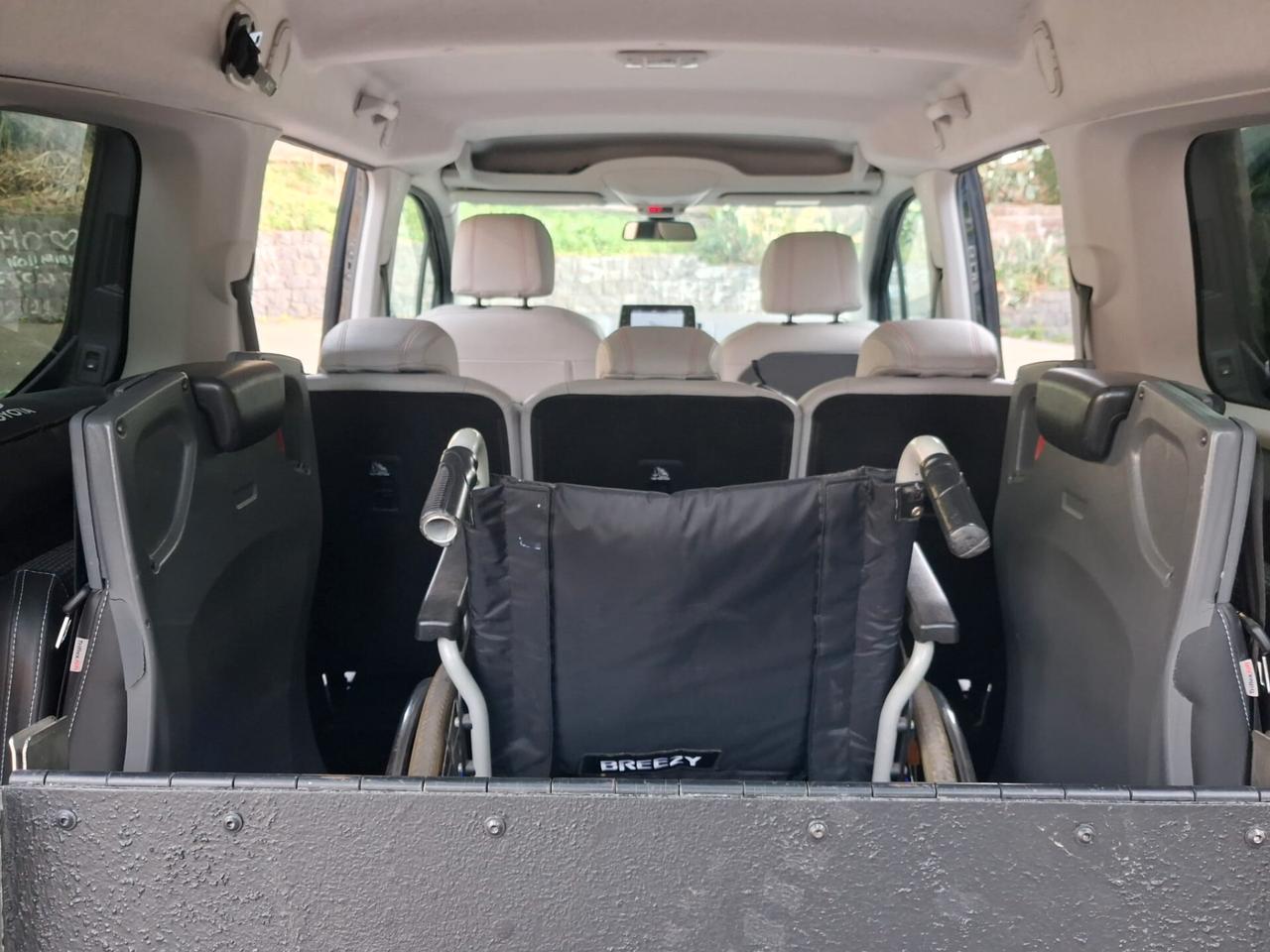 Toyota Proace Pianale ribassato con rampa disabili in carrozzina