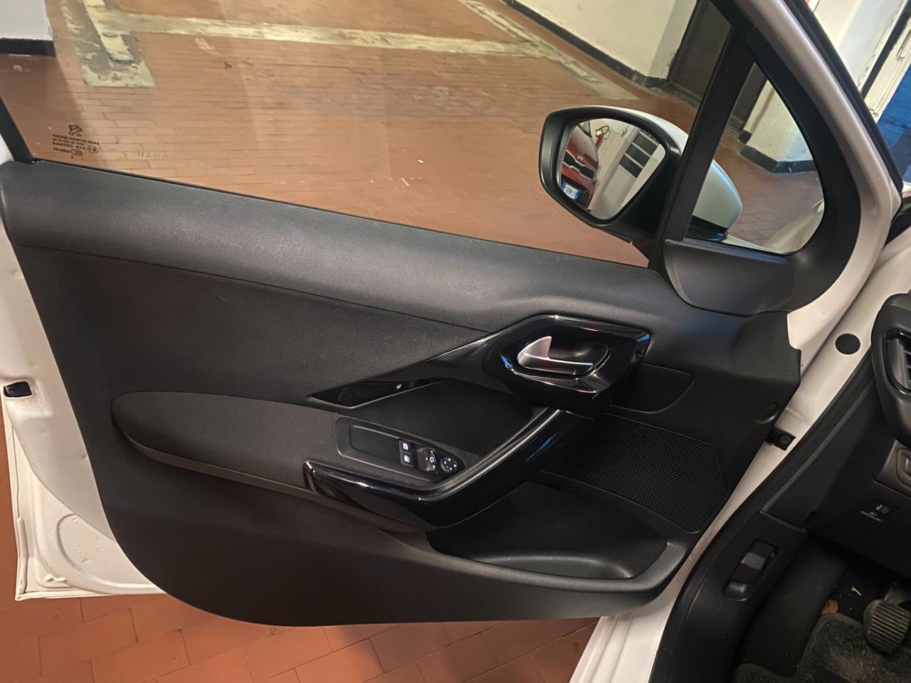 Peugeot 208 PureTech 82 5 porte Allure