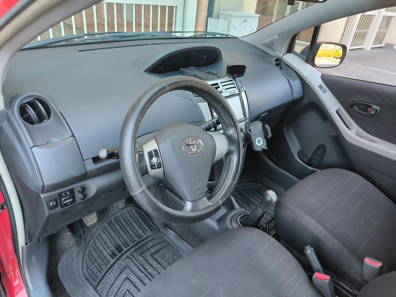 Toyota Yaris 1.0 5 porte Sol