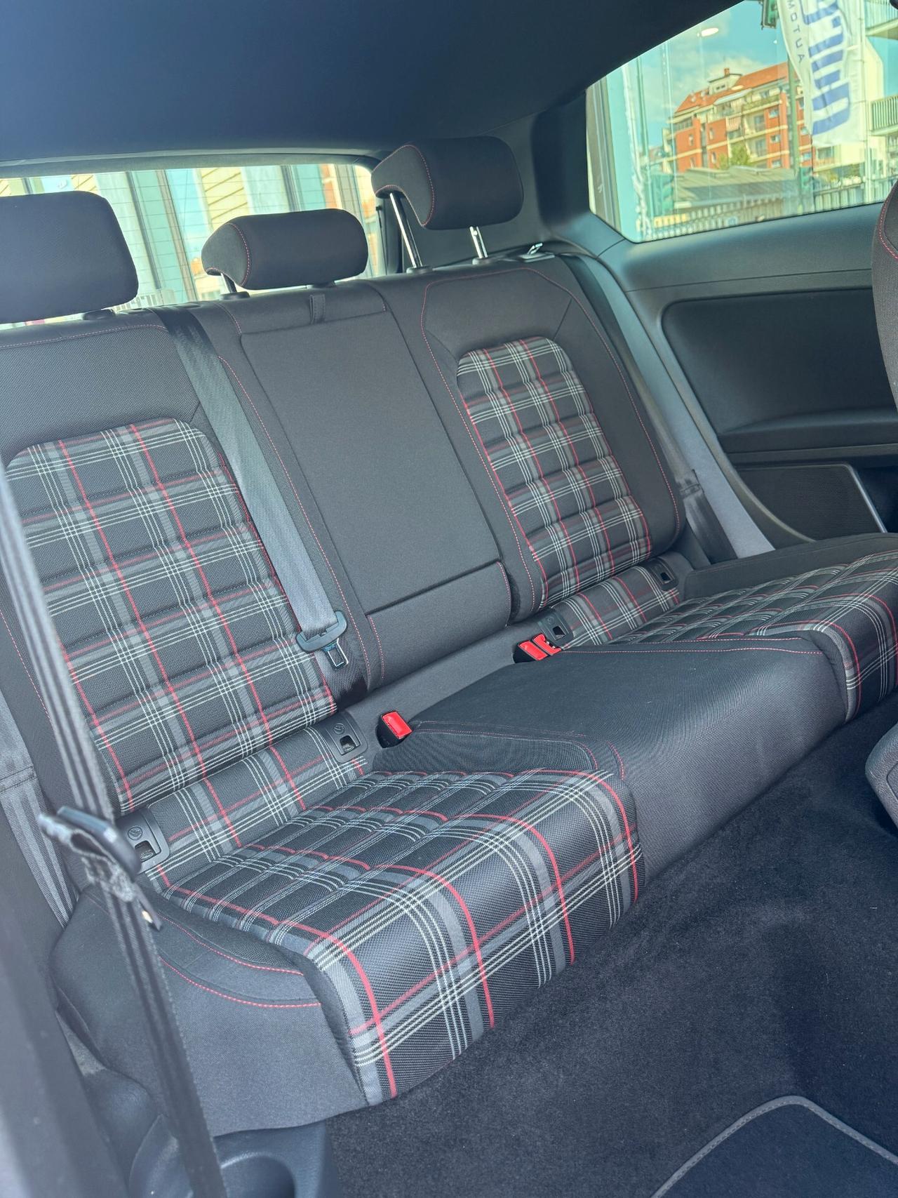 Volkswagen Golf GTI Performance 2.0 TSI 3p.