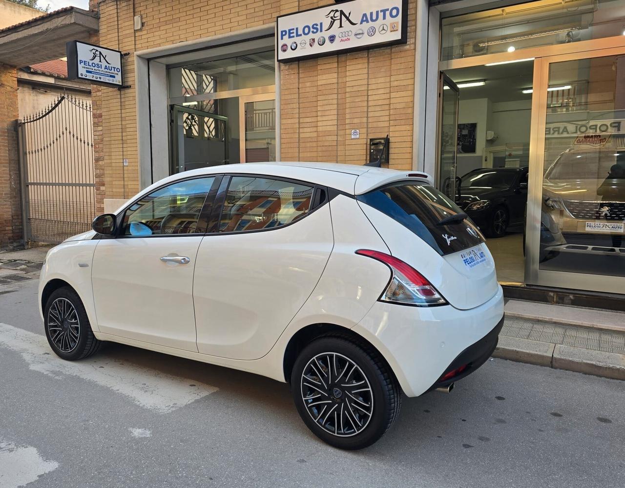 Lancia Ypsilon 1.0 FireFly 5 porte Hybrid Gold